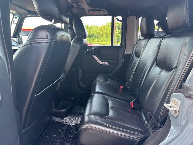 Used 2014 Jeep Wrangler Unlimited Sahara w/ Max Tow Package AWD/4WD image 12