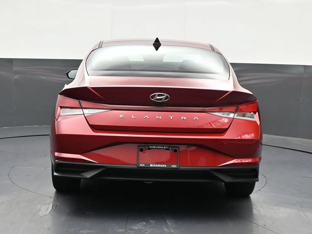 Used 2023 Hyundai Elantra SEL w/ Convenience Package FWD image 4