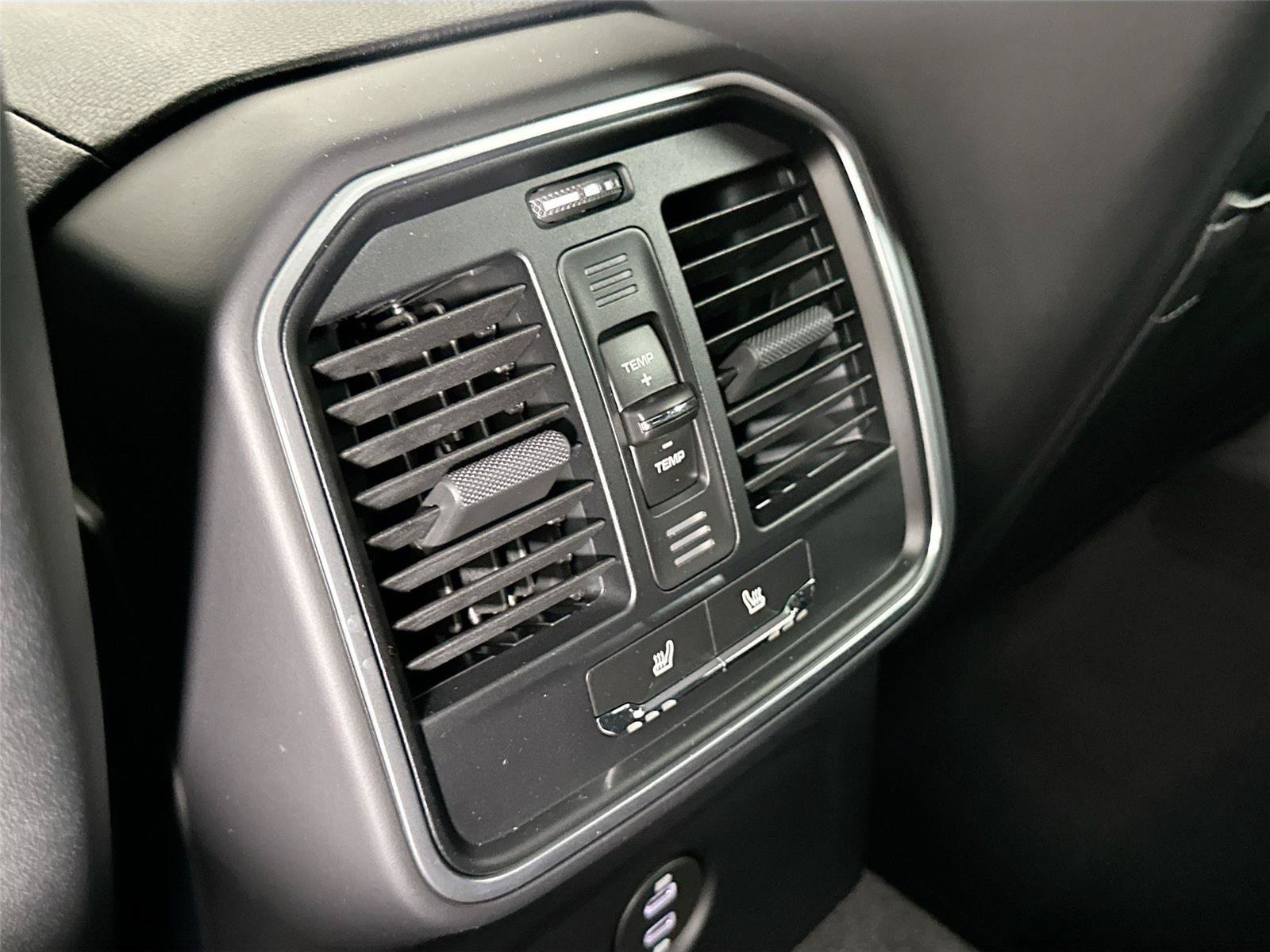 Certified 2026 Porsche Macan Turbo AWD/4WD image 31