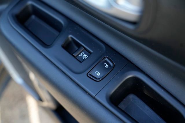 Used 2023 Jeep Renegade Latitude image 31