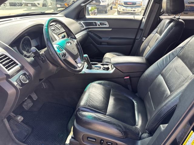Used 2014 Ford Explorer XLT w/ Equipment Group 202A AWD/4WD image 9
