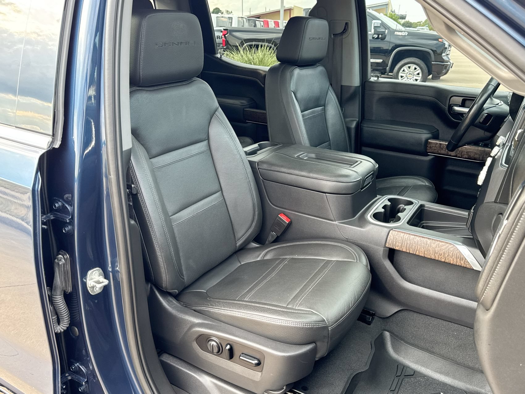 Used 2021 GMC Sierra 1500 Denali w/ Denali Ultimate Package AWD/4WD image 26