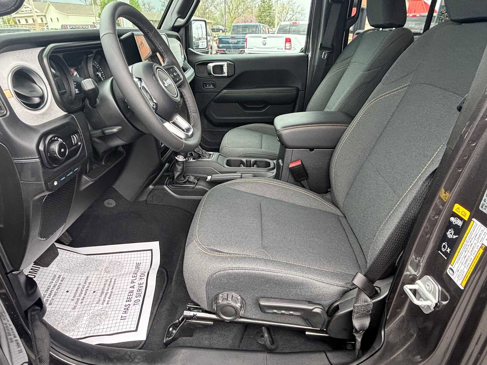 Used 2025 Jeep Wrangler Sahara image 17