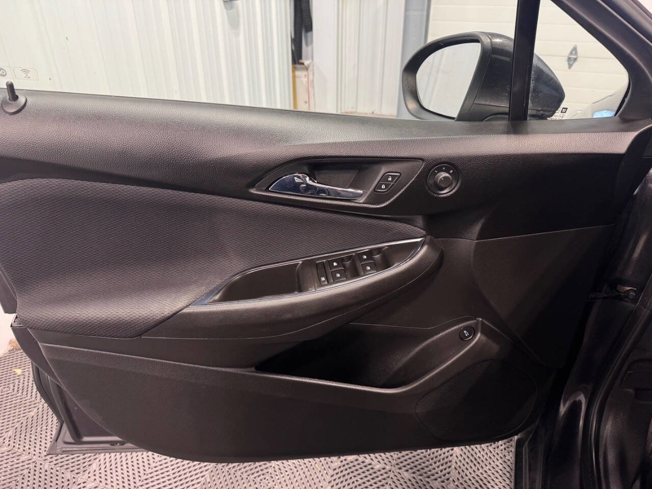 Used 2017 Chevrolet Cruze LT w/ Convenience Package image 10