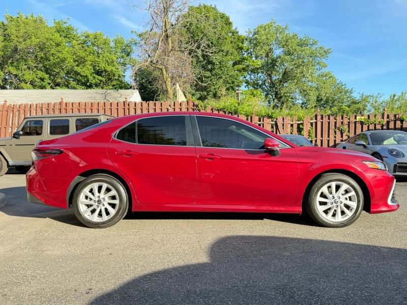 Used 2021 Toyota Camry LE AWD/4WD image 5