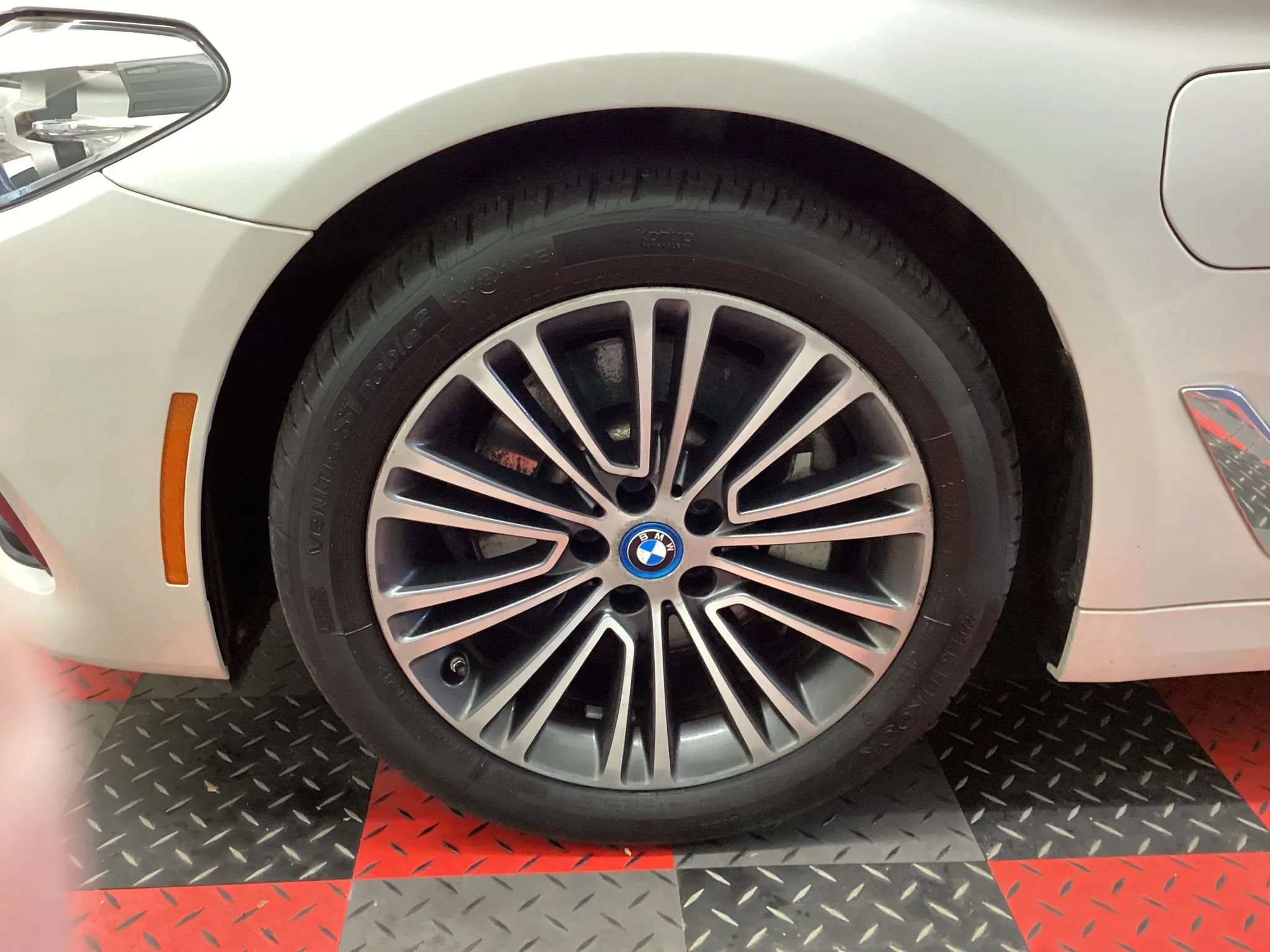Used 2019 BMW 530e xDrive w/ Convenience Package AWD/4WD image 6