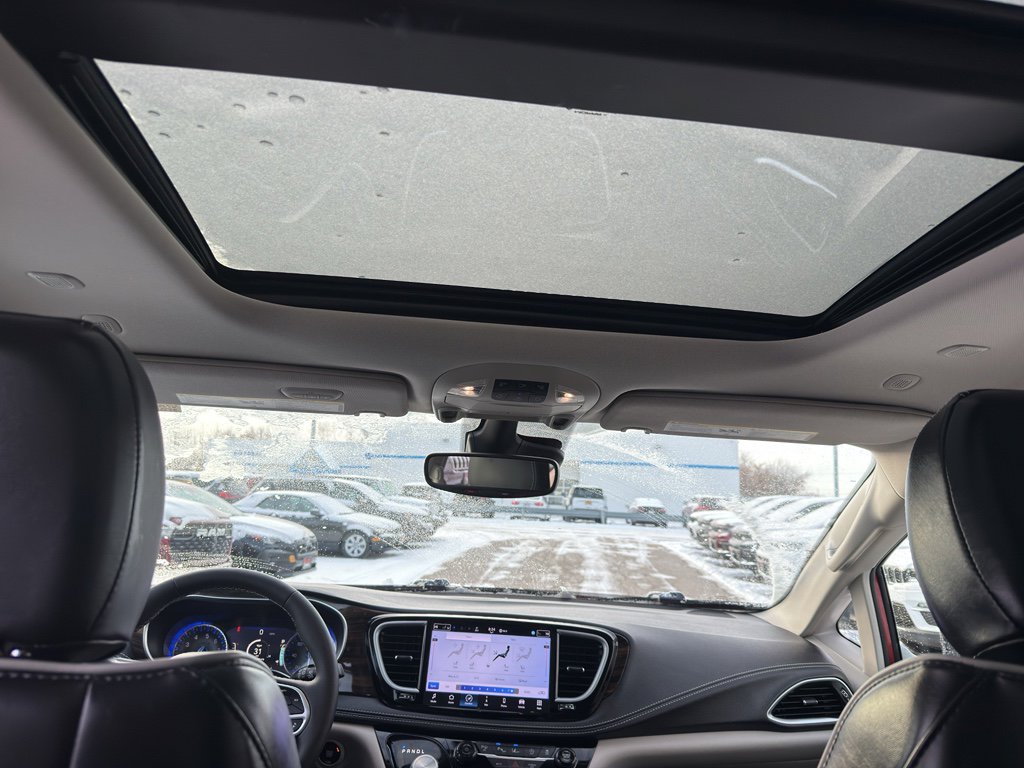 Used 2024 Chrysler Pacifica Limited image 29