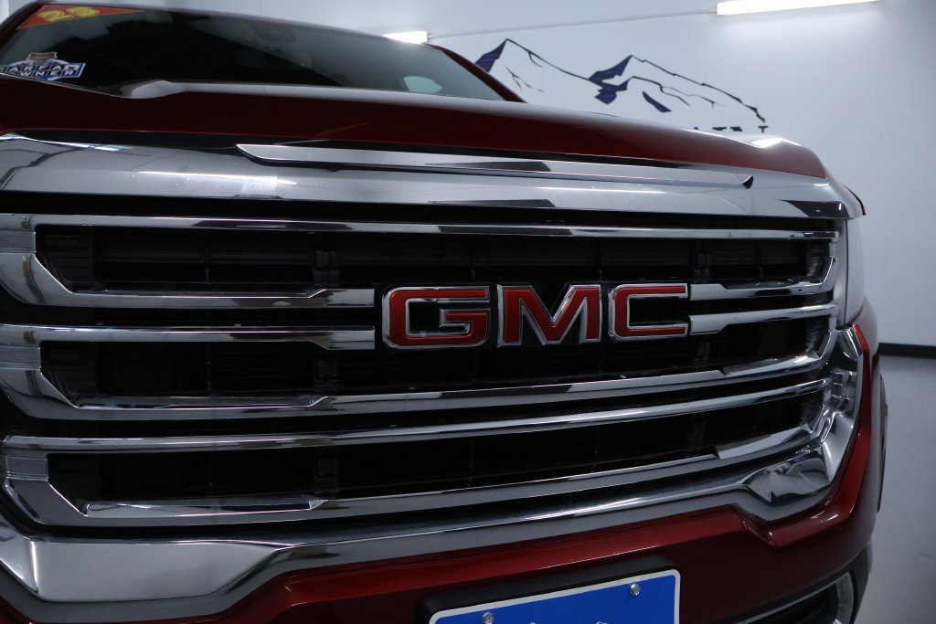 Used 2023 GMC Acadia SLT AWD/4WD image 10