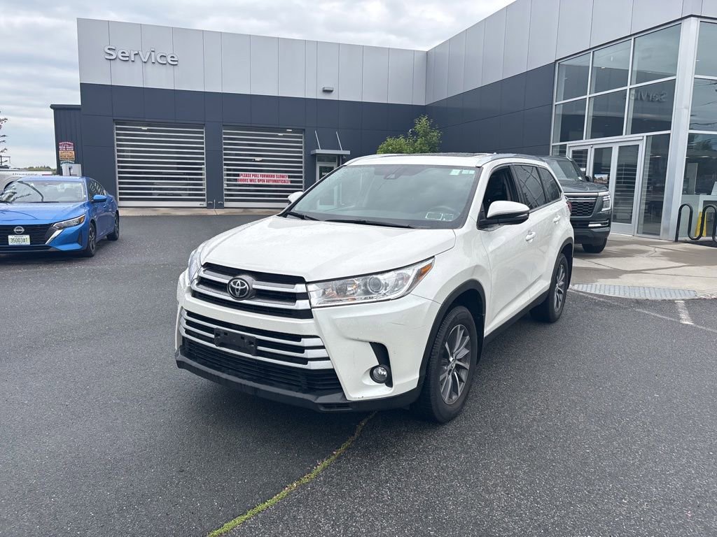 Used 2019 Toyota Highlander XLE AWD/4WD image 3
