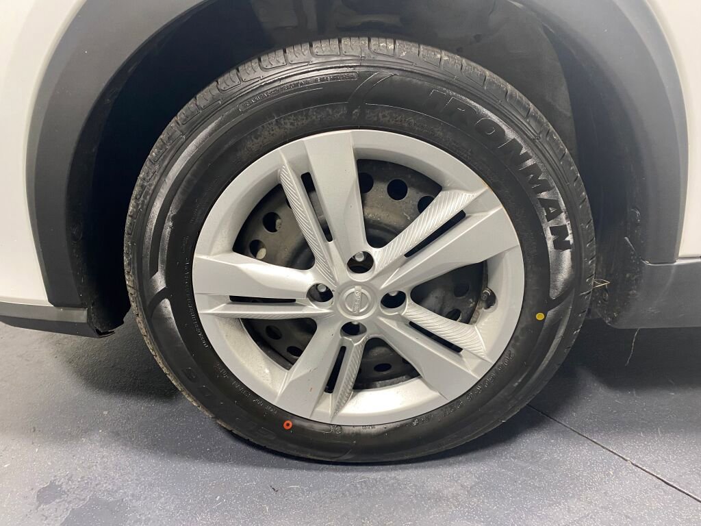 Used 2022 Nissan Kicks S image 14