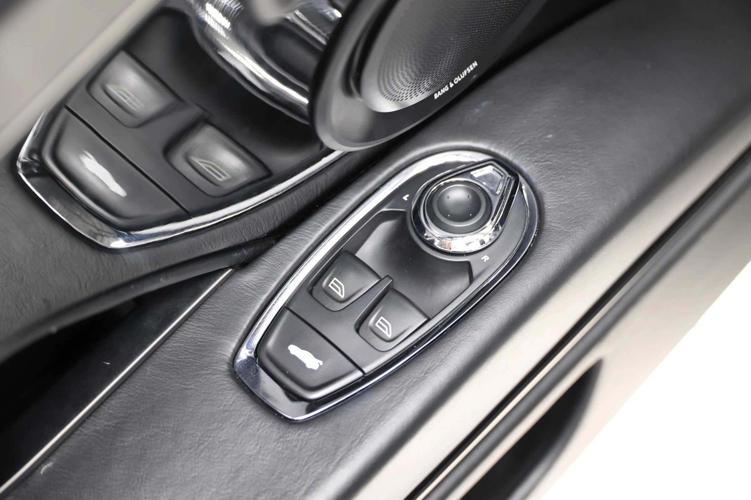 Used 2019 Aston Martin DB11 Volante RWD image 15
