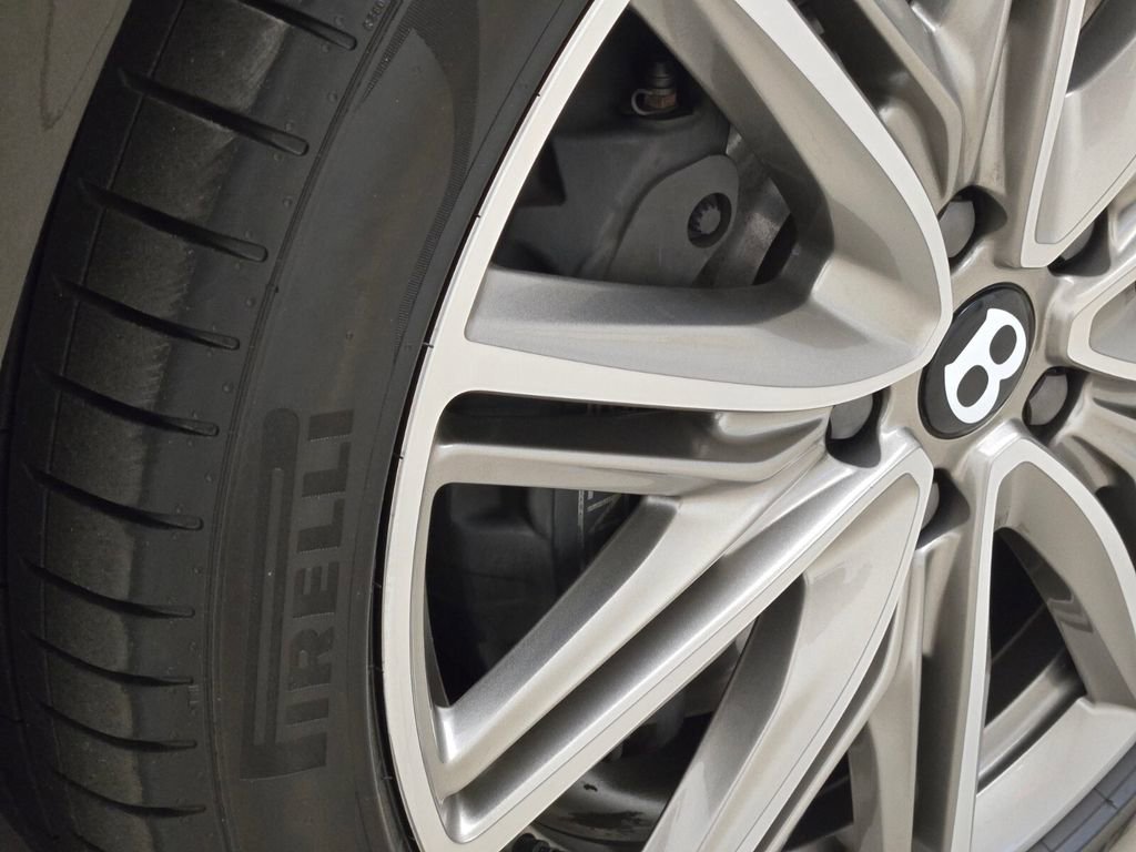 Used 2023 Bentley Flying Spur Plug-In Hybrid image 14