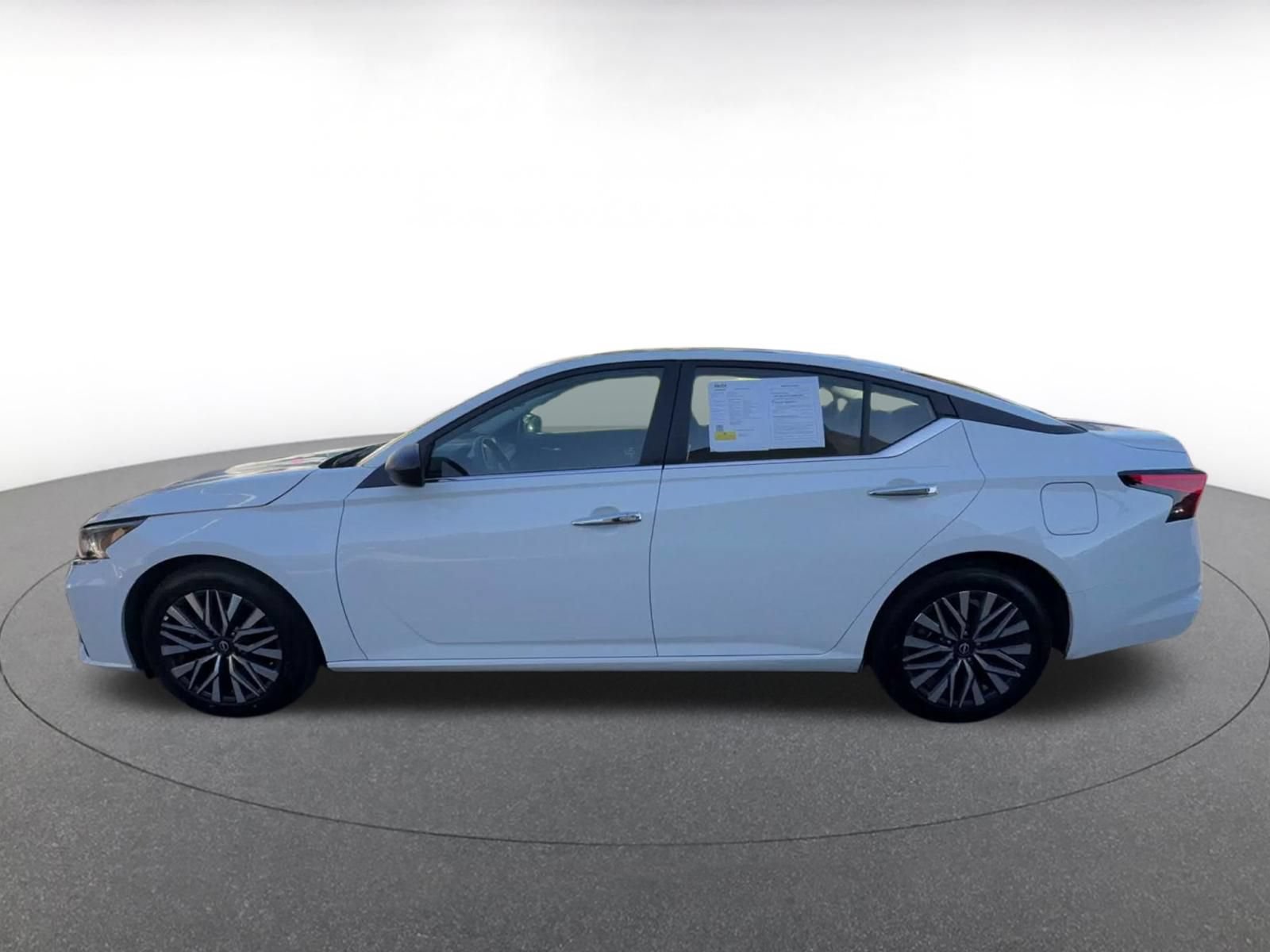 Used 2025 Nissan Altima 2.5 SV FWD image 8