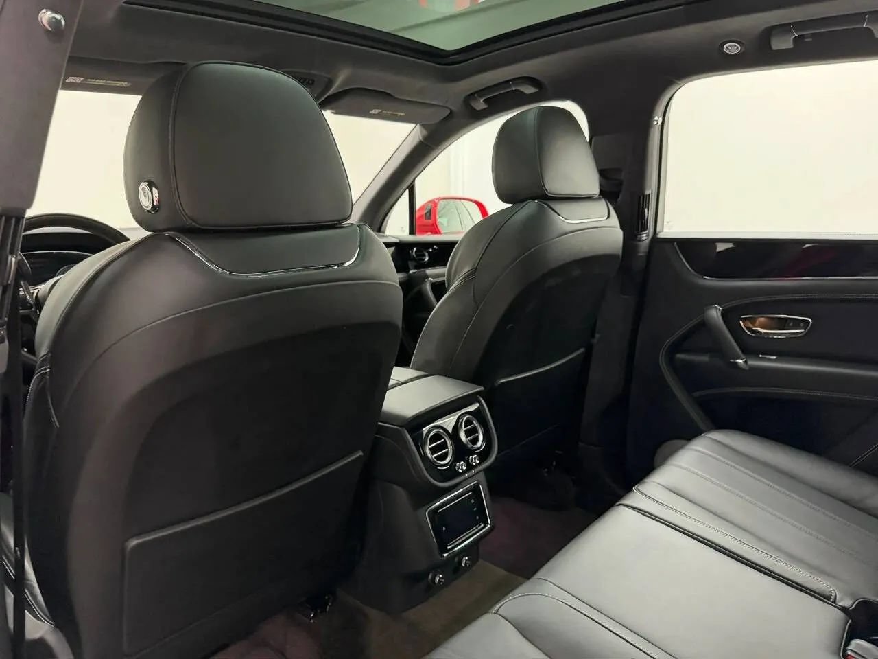 Used 2019 Bentley Bentayga AWD/4WD image 13