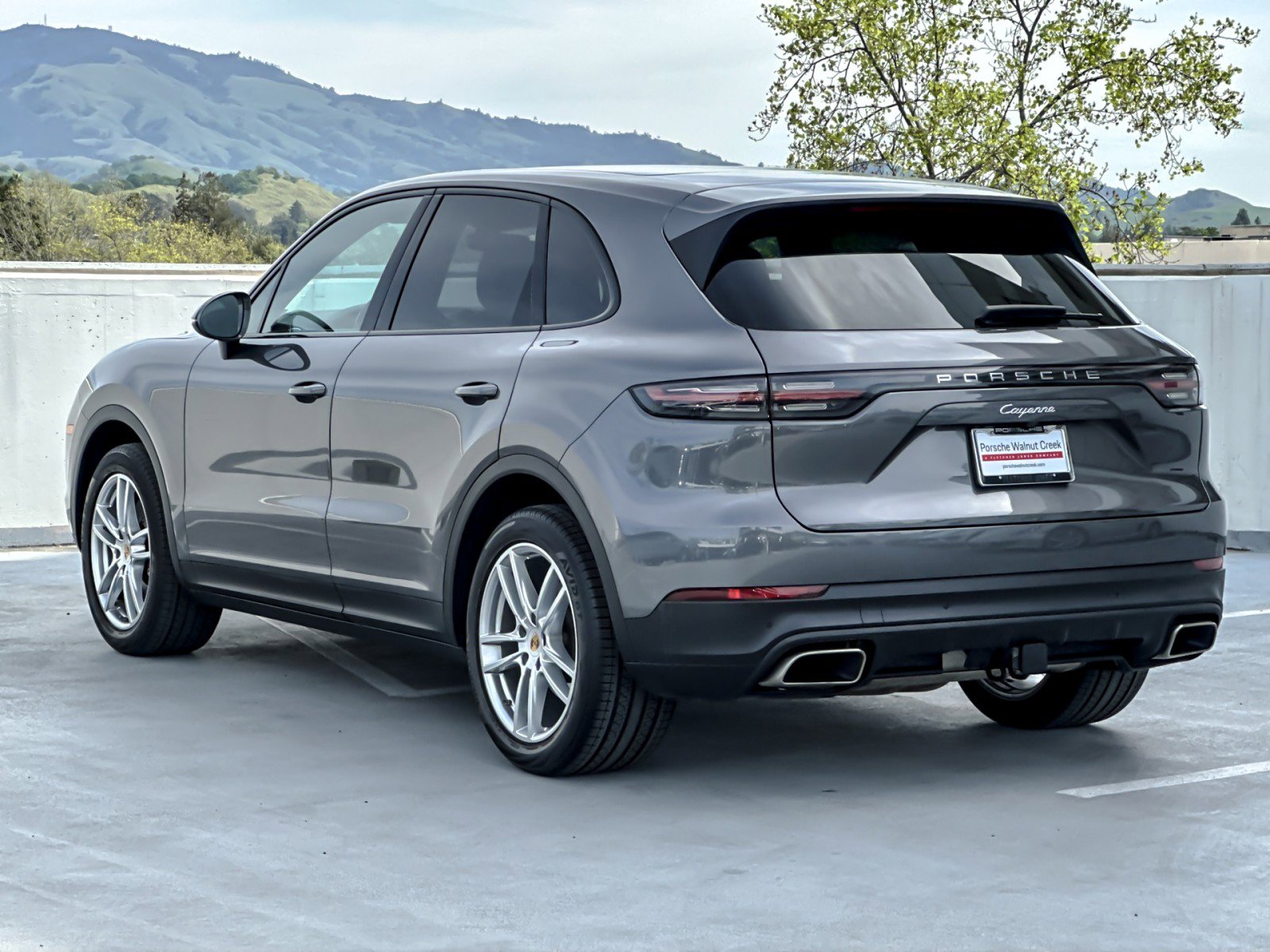 Used 2023 Porsche Cayenne image 3