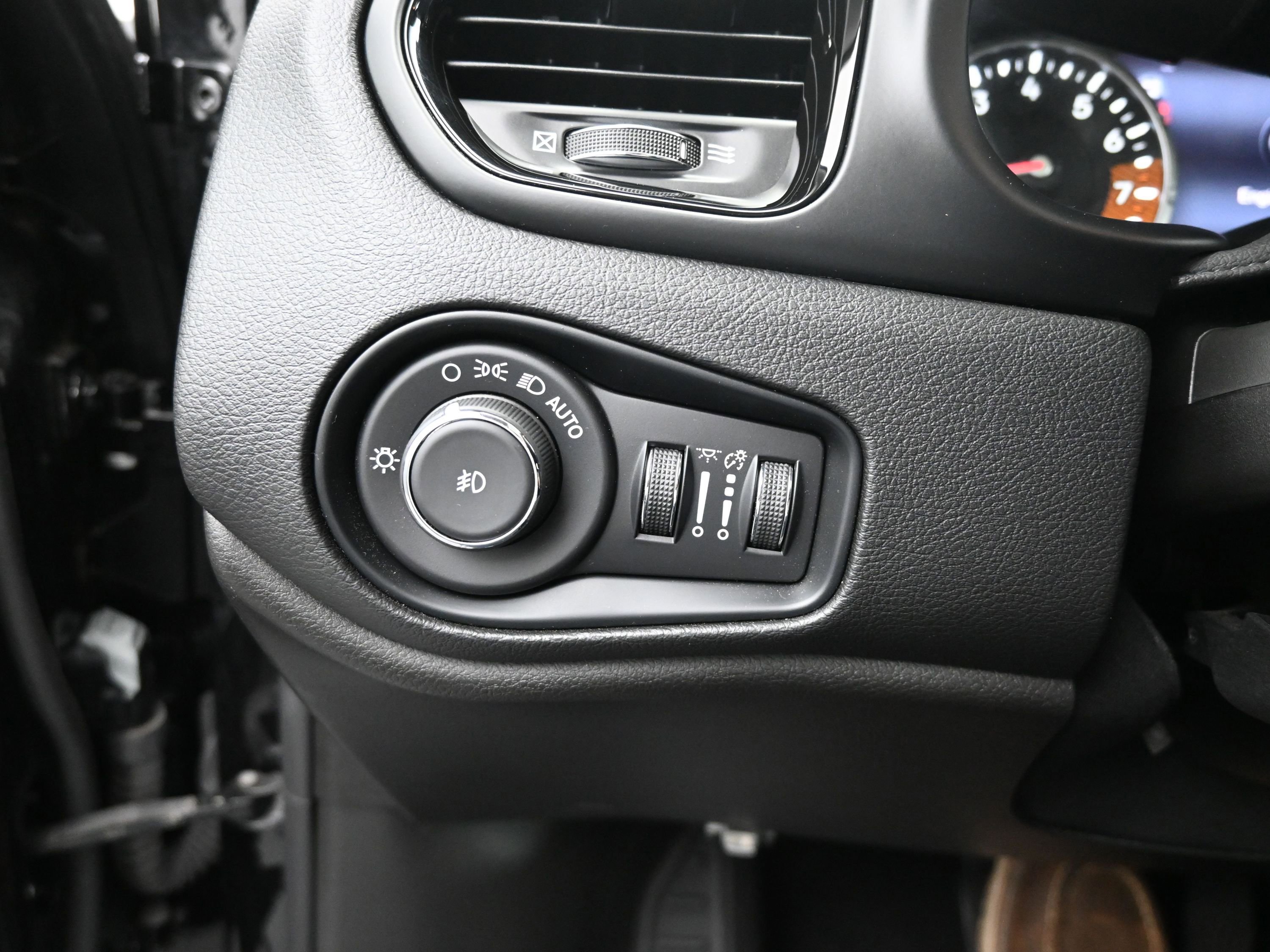 Used 2023 Jeep Renegade Altitude w/ Sun/Sound Group image 14