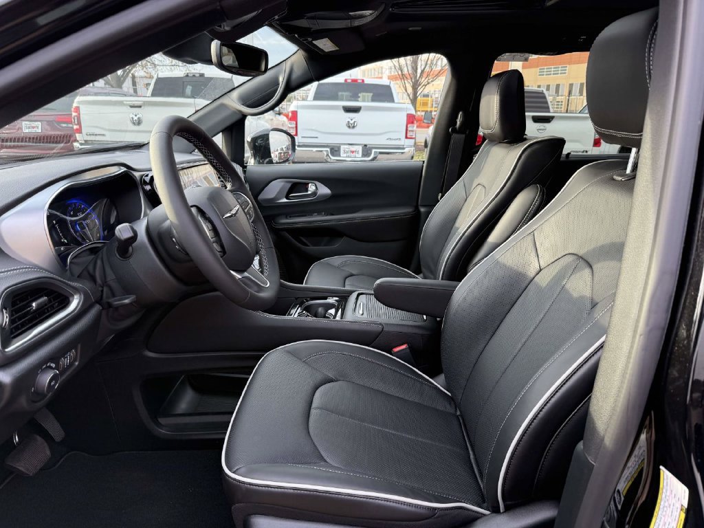 New 2026 Chrysler Pacifica Limited w/ Uconnect Theater Family Group AWD/4WD image 15