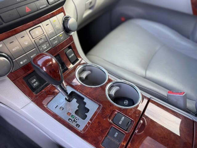 Used 2012 Toyota Highlander Limited w/ Tow Pkg FWD image 12