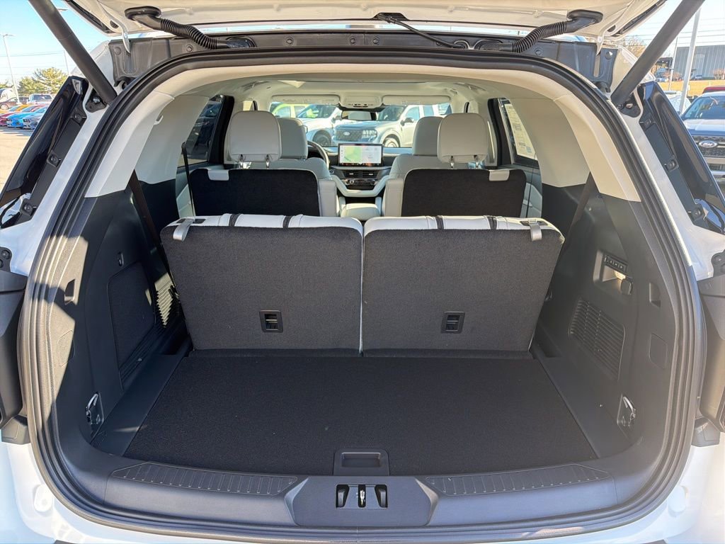 New 2026 Ford Explorer Platinum w/ LUX Leather Package image 17