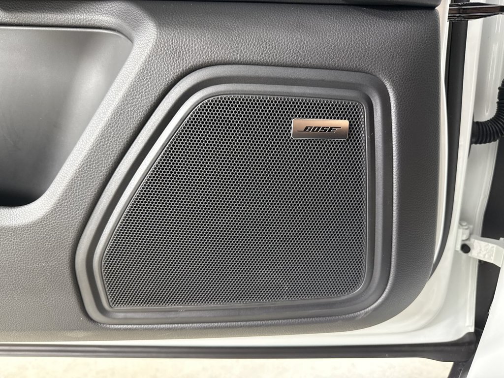 Certified 2025 Porsche Macan AWD/4WD image 35