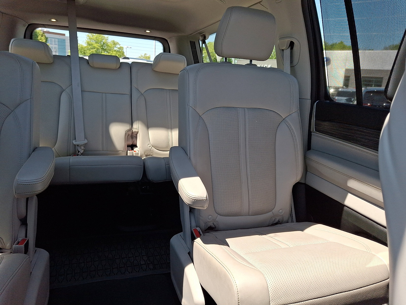 Used 2024 Jeep Wagoneer L Series III w/ Premium Group I AWD/4WD image 20