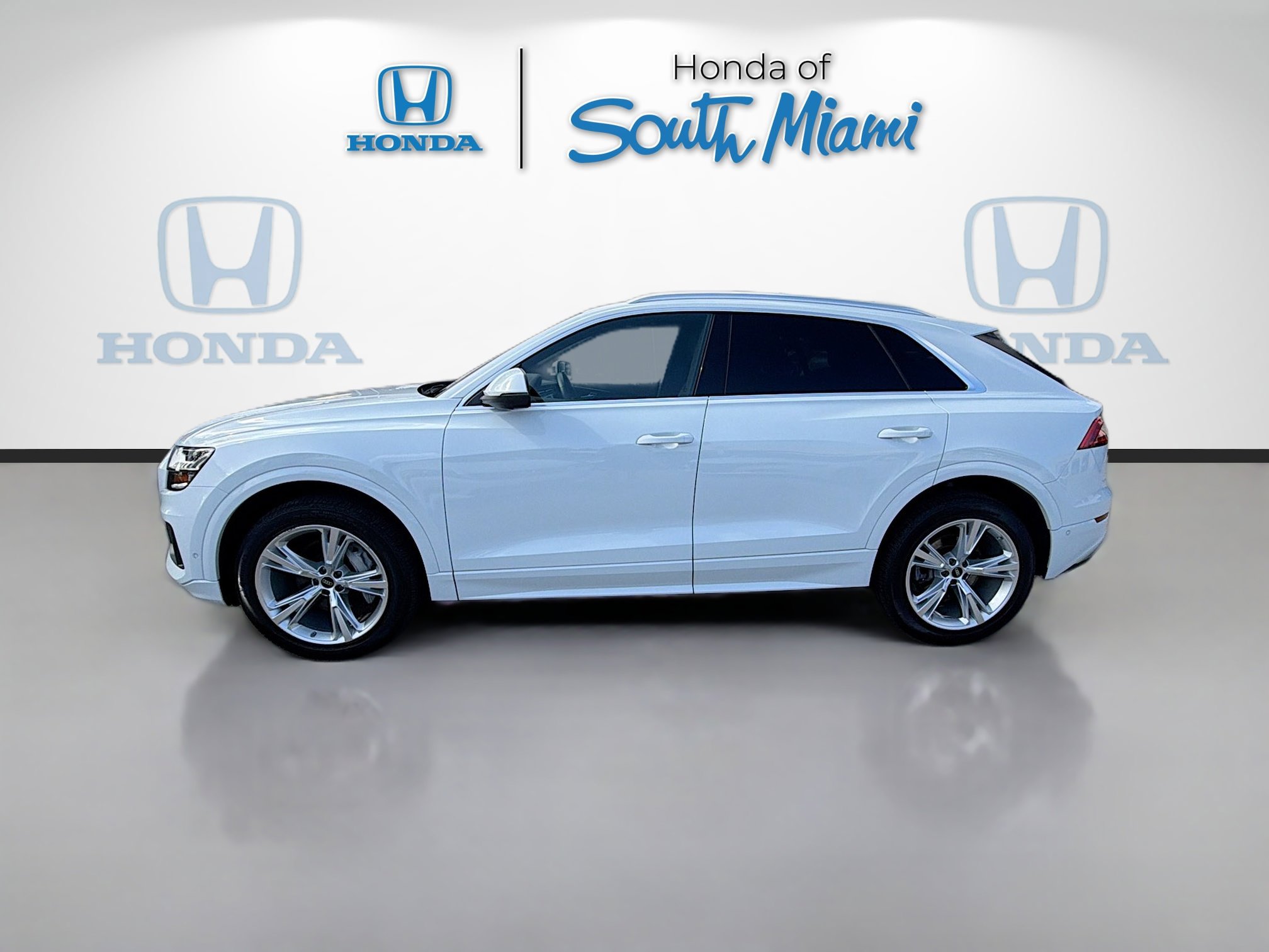 Used 2023 Audi Q8 Premium image 4