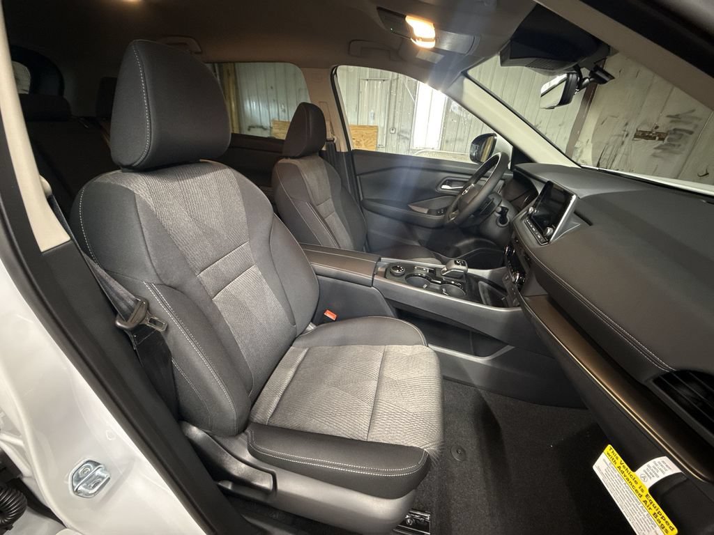 New 2026 Nissan Rogue SV w/ Cold Weather Package AWD/4WD image 24