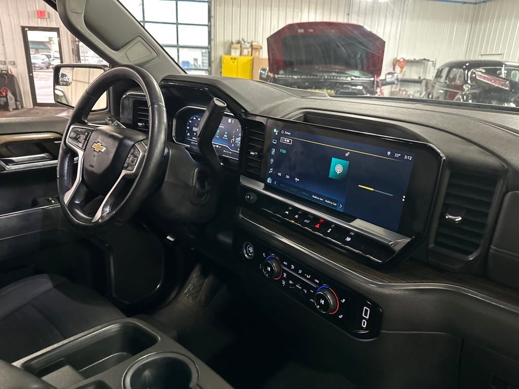 Used 2023 Chevrolet Silverado 1500 LT image 31