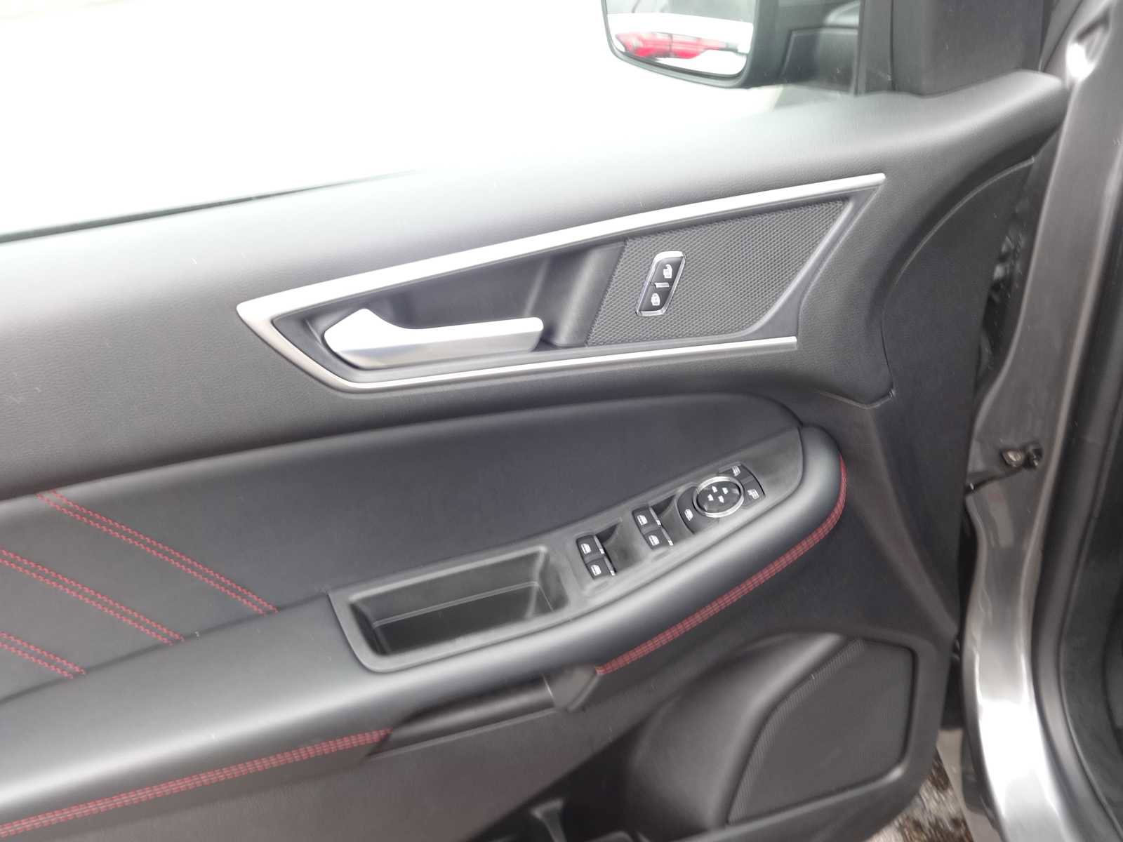 Used 2021 Ford Edge ST-Line image 16