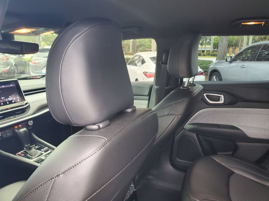 Used 2023 Jeep Compass Latitude AWD/4WD image 10