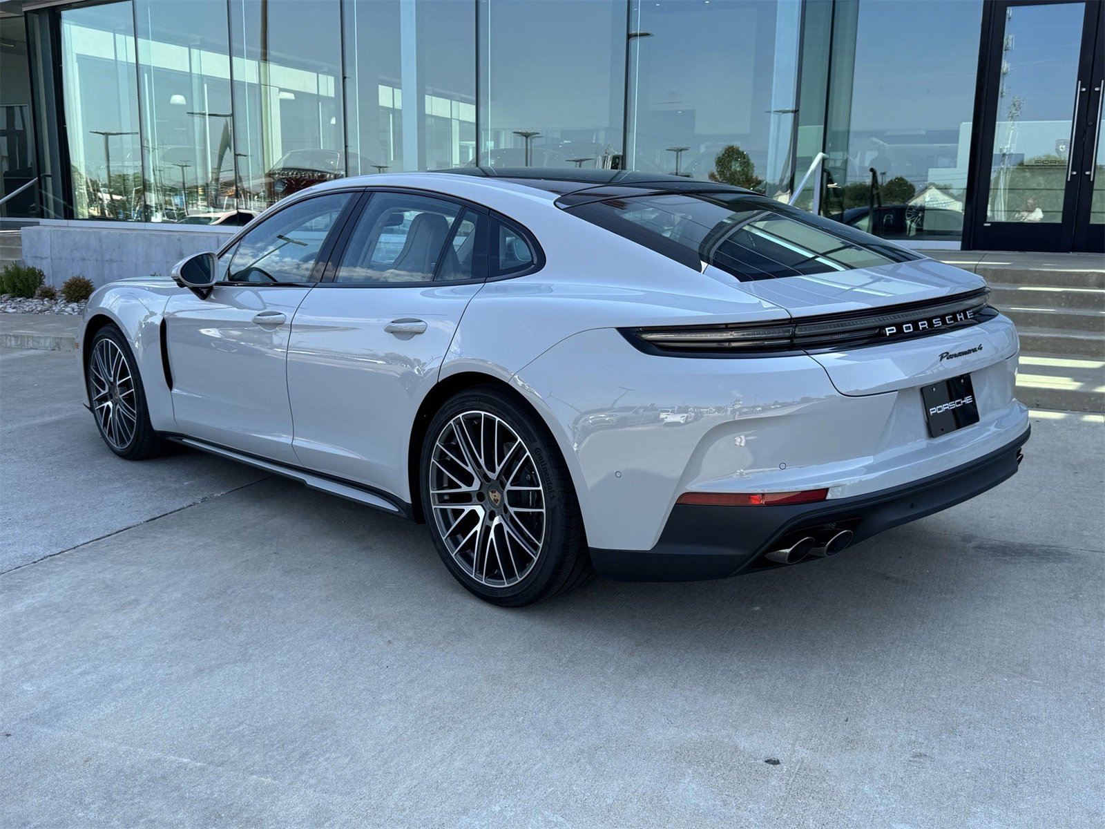 New 2025 Porsche Panamera 4 image 3