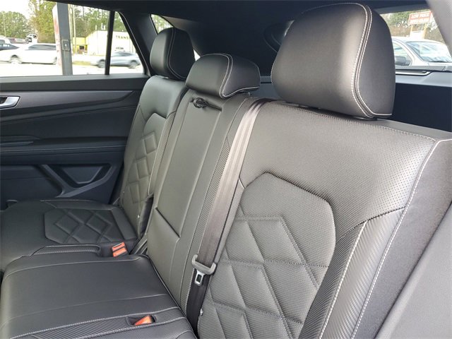 Used 2025 Volkswagen Atlas Cross Sport SE image 9