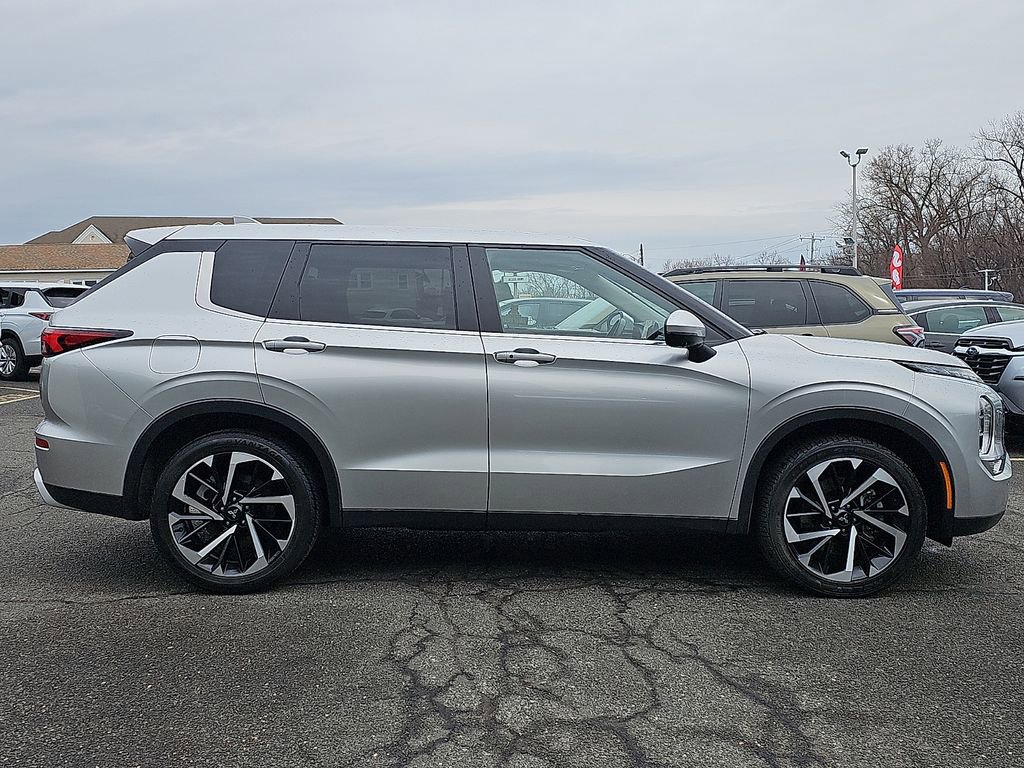 Used 2024 Mitsubishi Outlander SE image 7