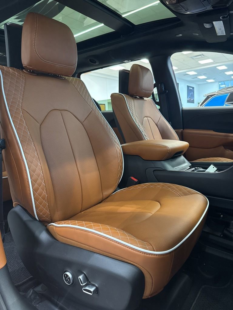 New 2026 Chrysler Pacifica Pinnacle w/ Trailer Tow Group image 41