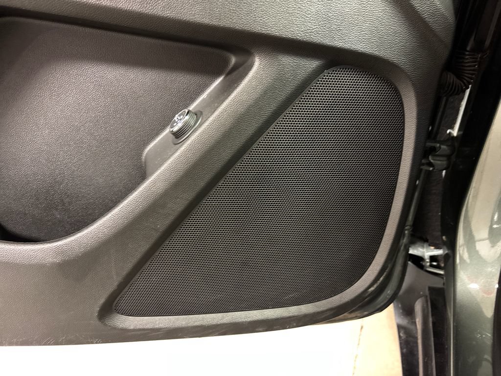 Used 2022 Chevrolet Traverse LT FWD image 24