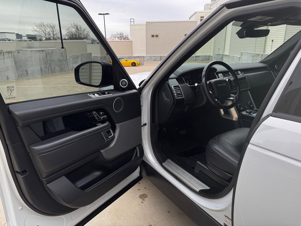 Used 2019 Land Rover Range Rover HSE image 10