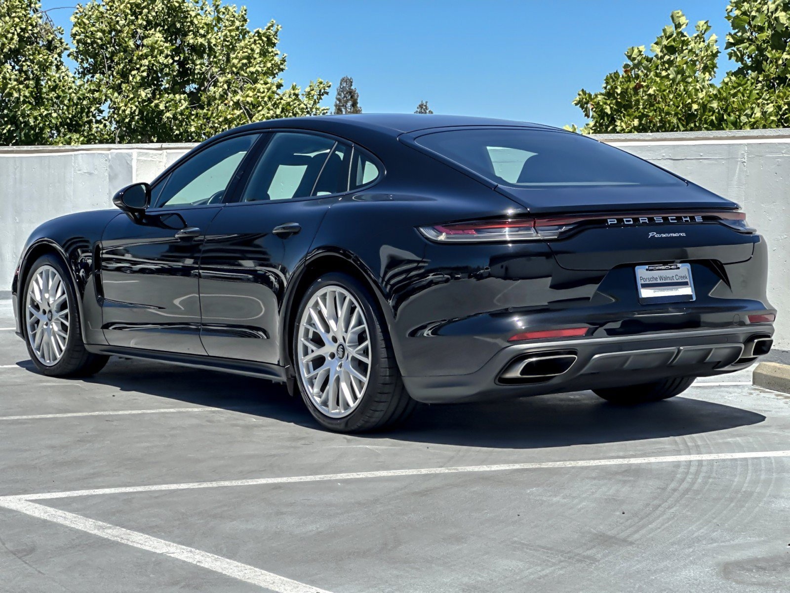 Used 2023 Porsche Panamera image 3