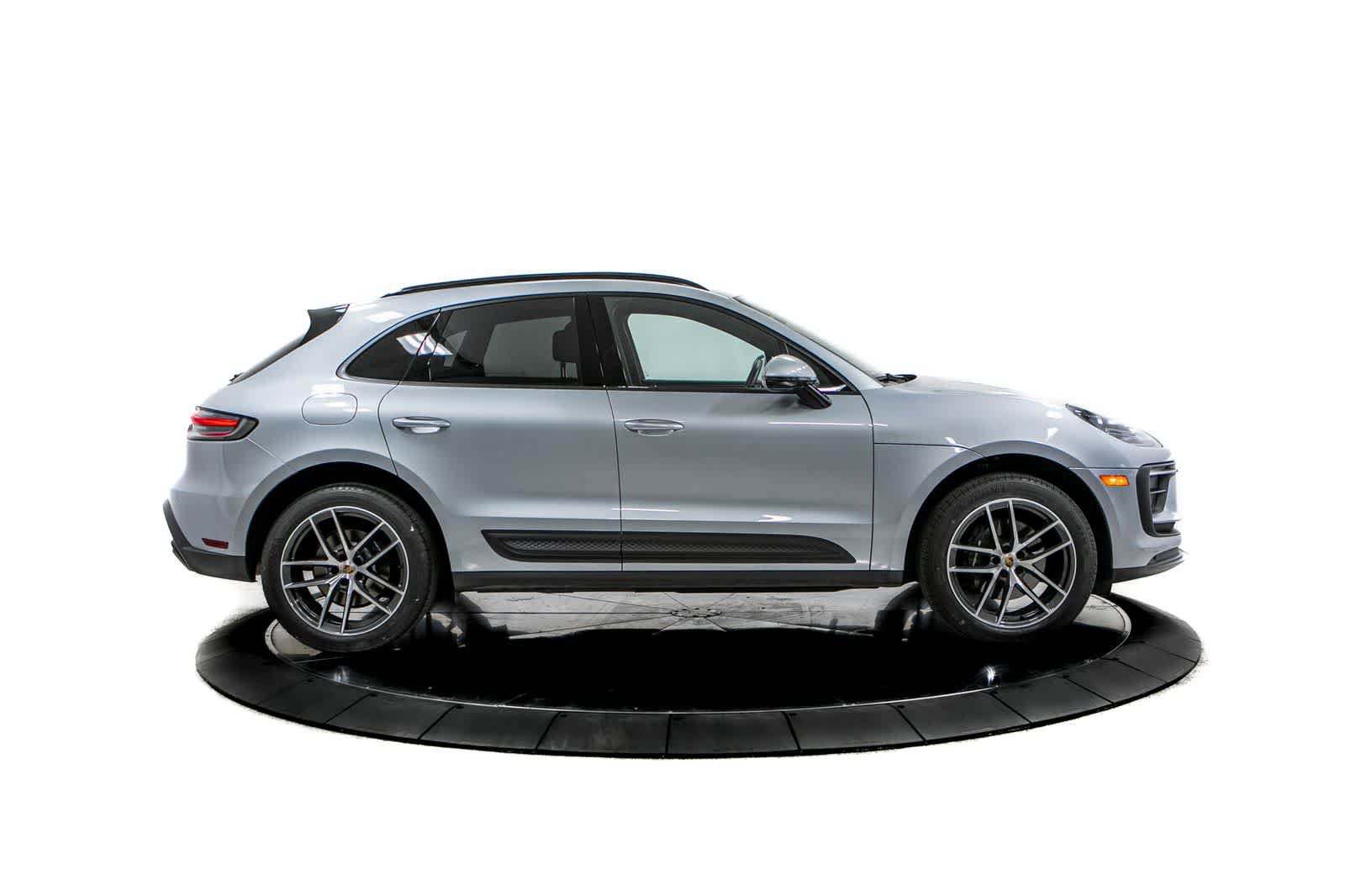 Certified 2024 Porsche Macan AWD/4WD image 8