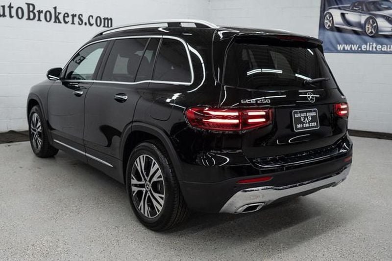 Used 2024 Mercedes-Benz GLB 250 4MATIC w/ Driver Assistance Package image 40