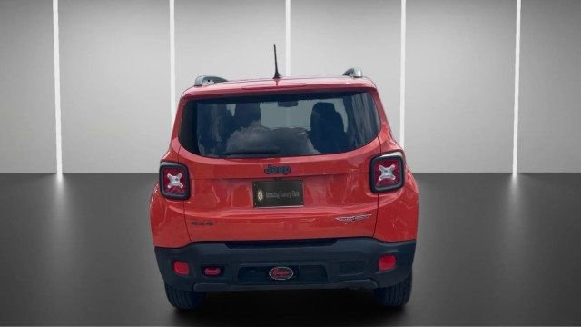 Used 2017 Jeep Renegade Trailhawk w/ Premium Trailhawk Package AWD/4WD image 4