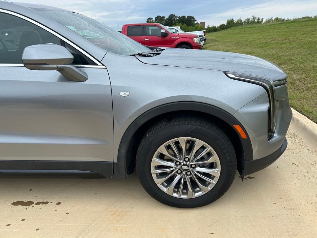 Used 2024 Cadillac XT4 Premium Luxury FWD image 2