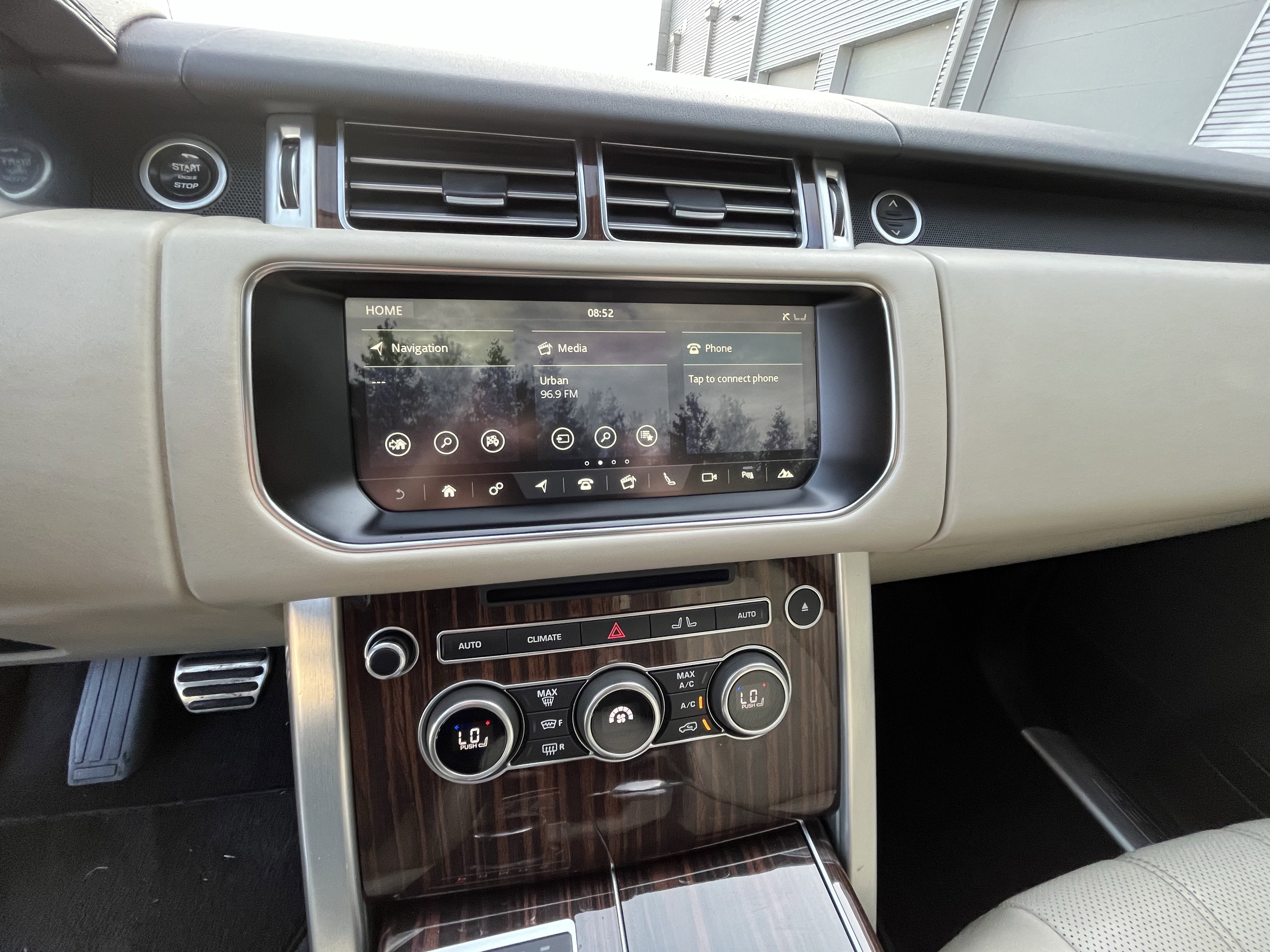 Used 2017 Land Rover Range Rover Supercharged image 23