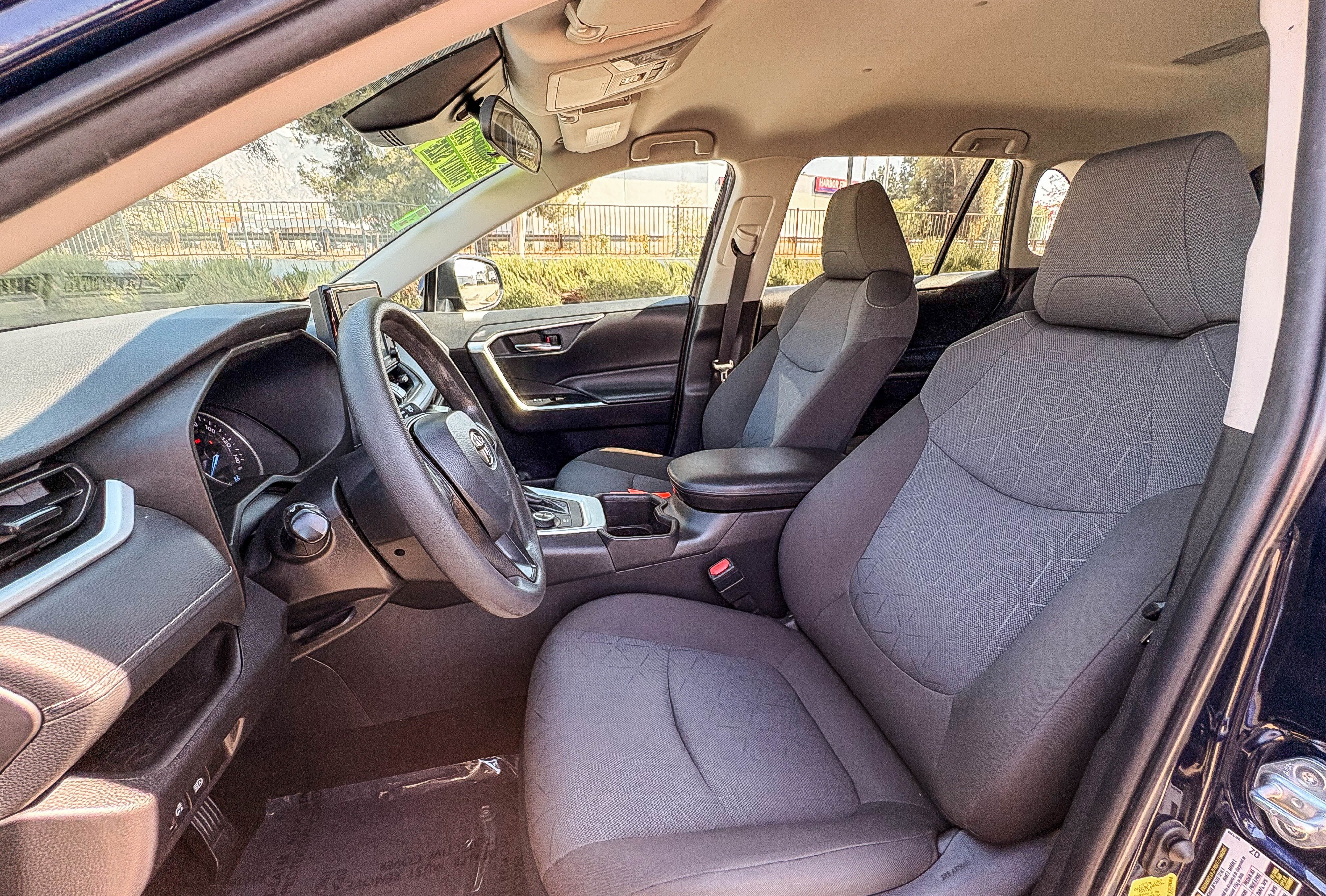 Used 2022 Toyota RAV4 XLE AWD/4WD image 17