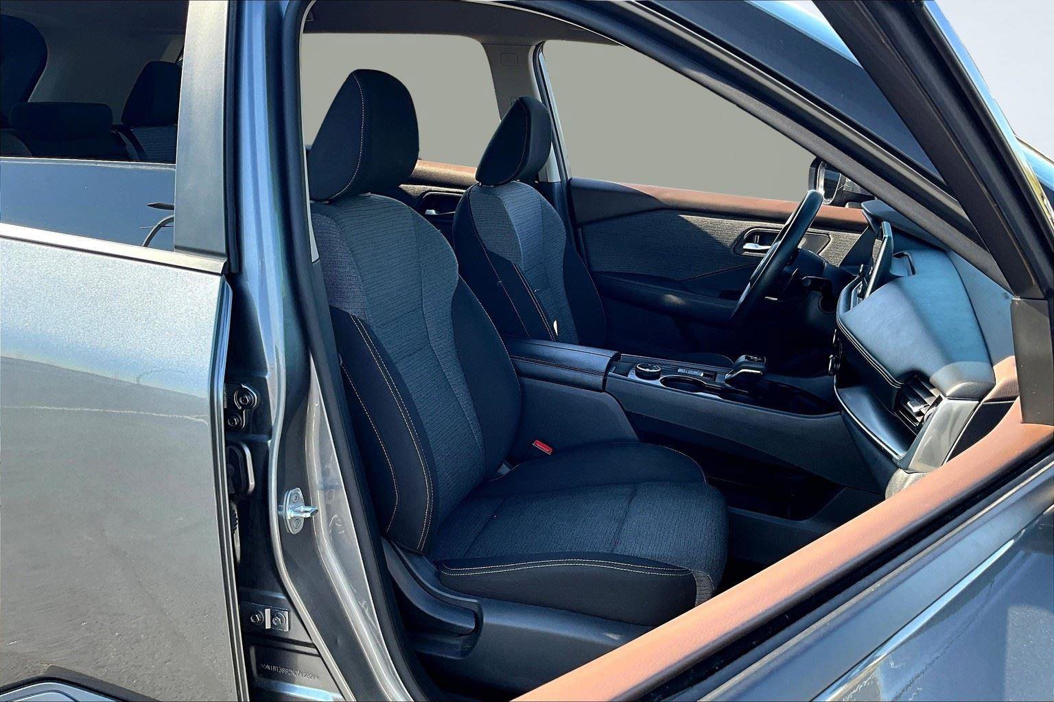 Used 2022 Nissan Rogue SV image 7