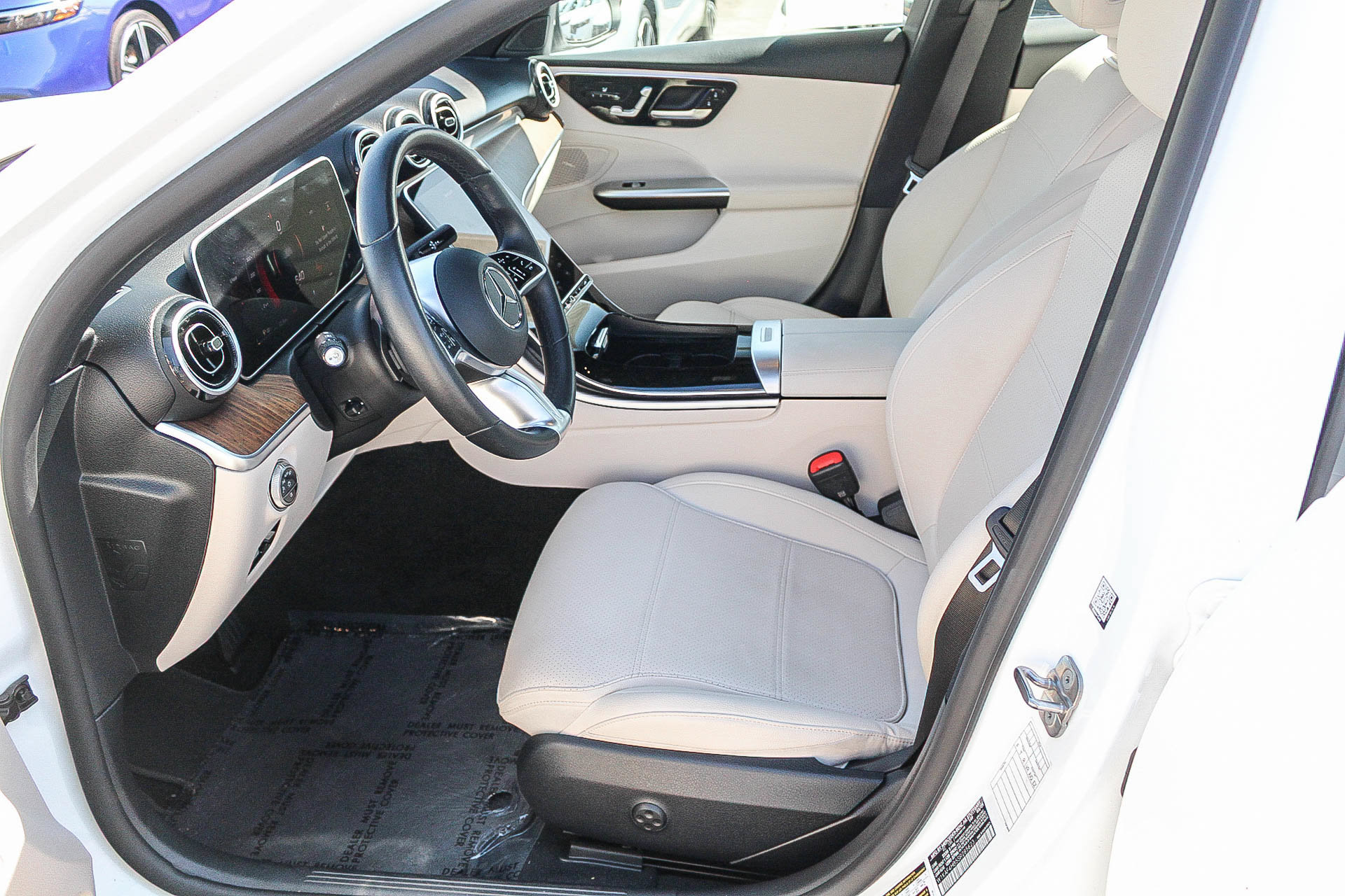 Used 2025 Mercedes-Benz C 300 4MATIC Sedan image 9