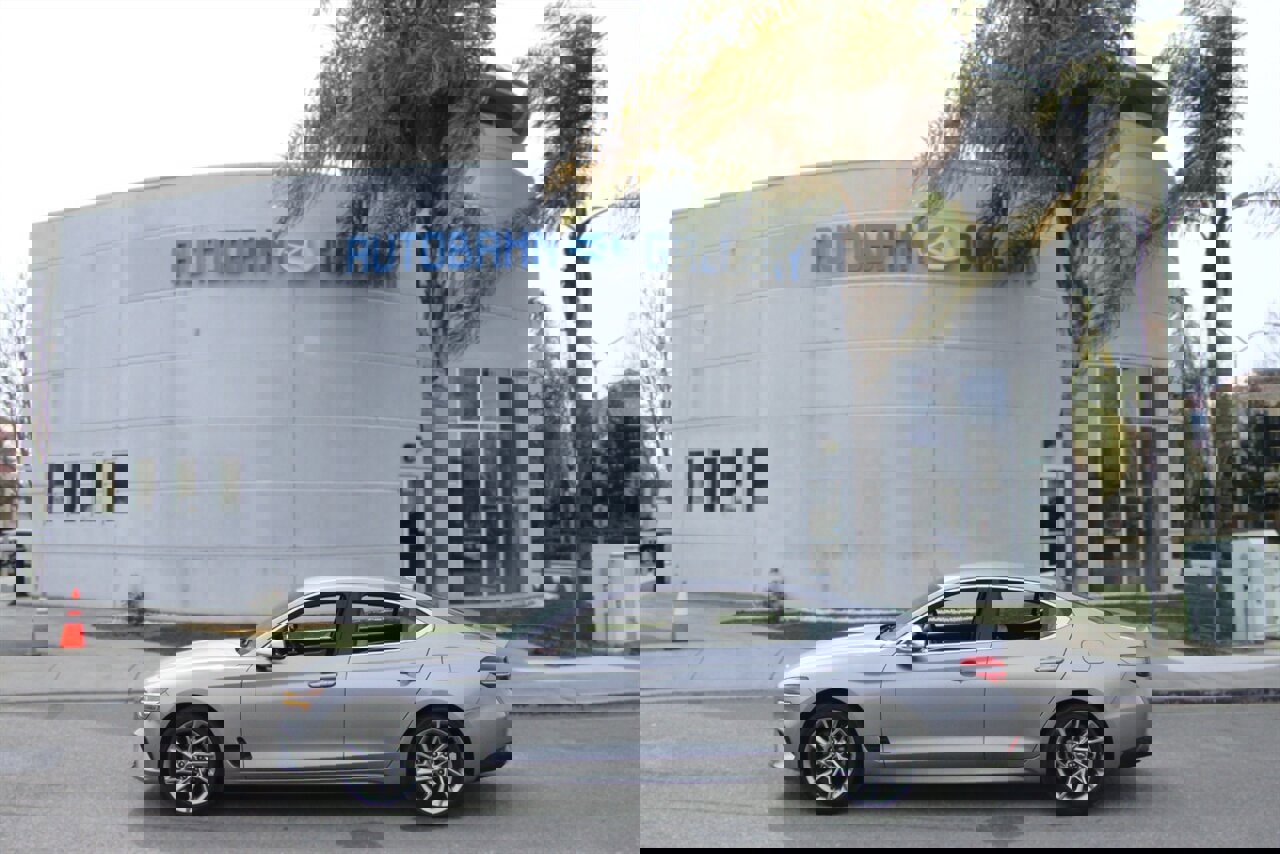 Used 2022 Genesis G70 2.0T RWD image 5