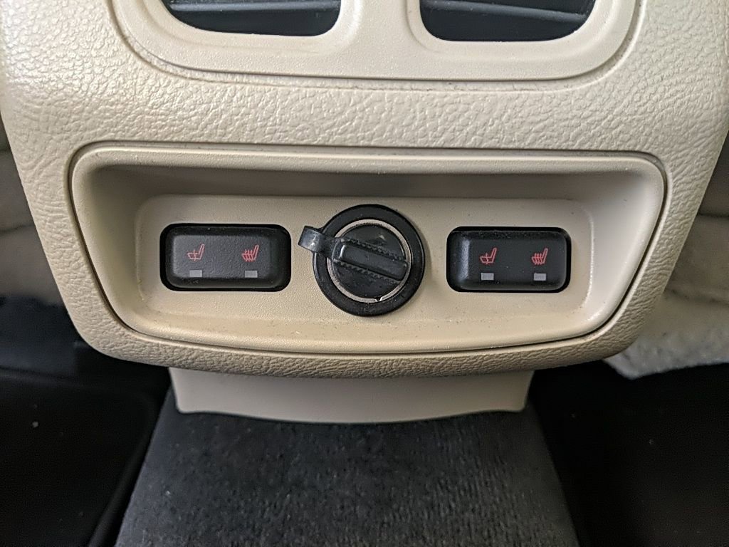 Used 2017 Ford Taurus Limited image 16