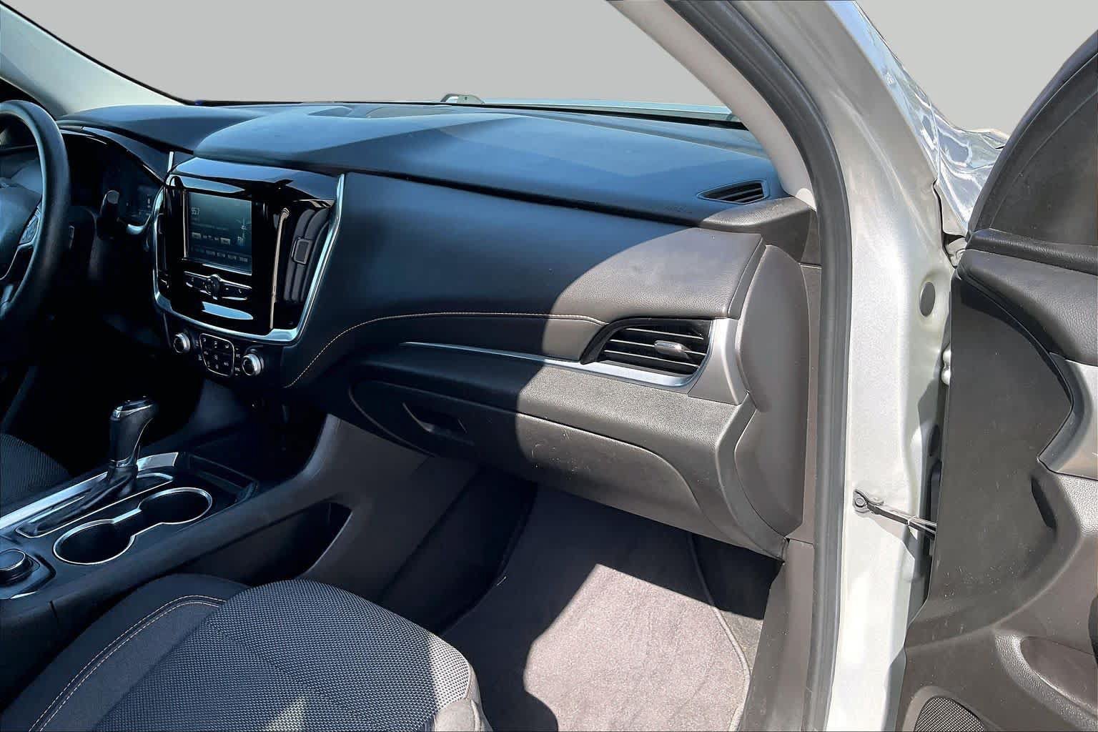 Used 2018 Chevrolet Traverse LS FWD image 16