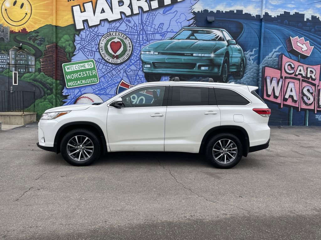 Used 2018 Toyota Highlander XLE AWD/4WD image 2
