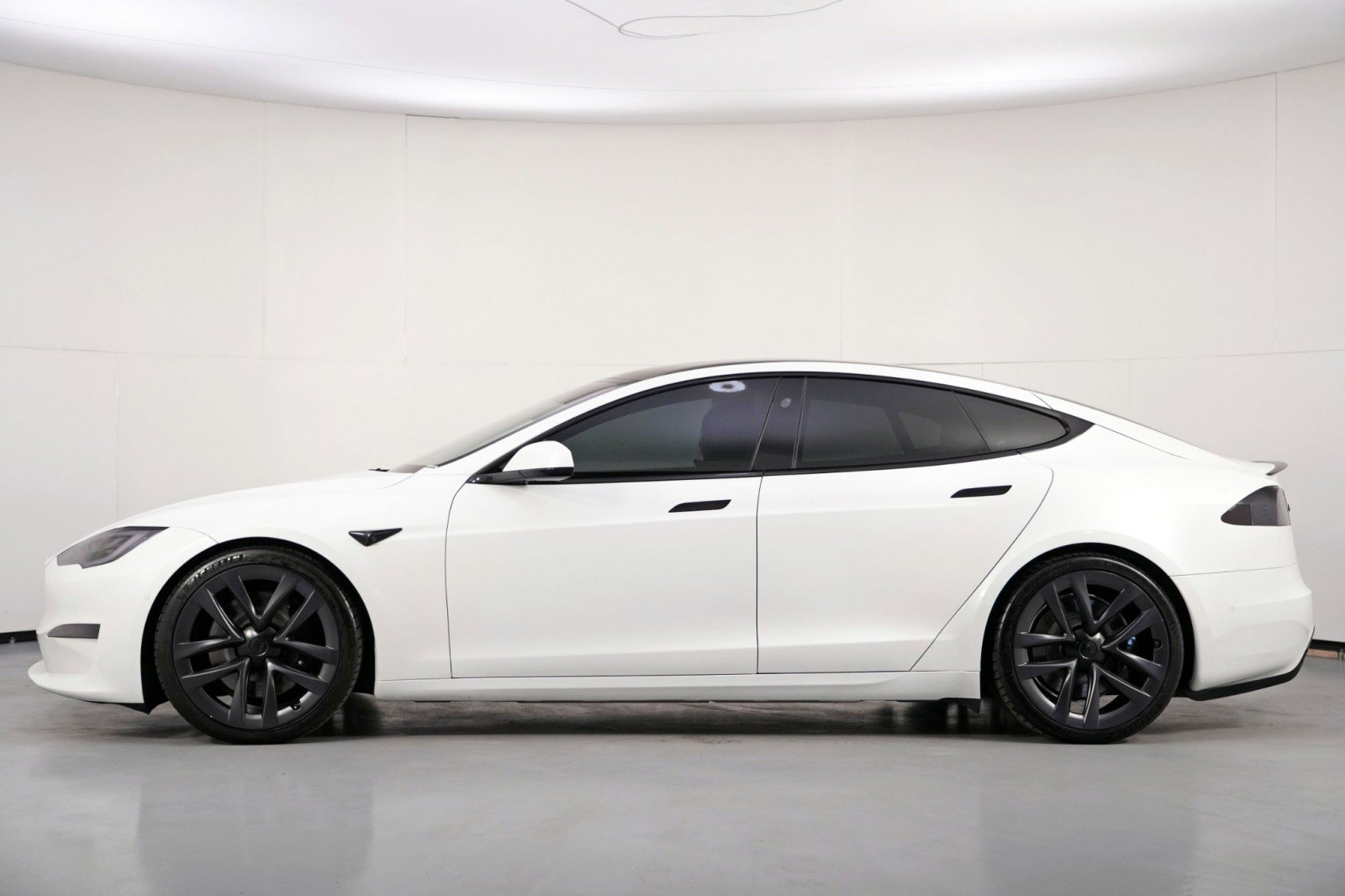 Used 2021 Tesla Model S Plaid image 9